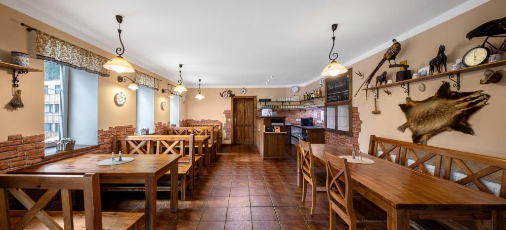 Restaurace v ubytování Chata VIKTORKA, Černá hora