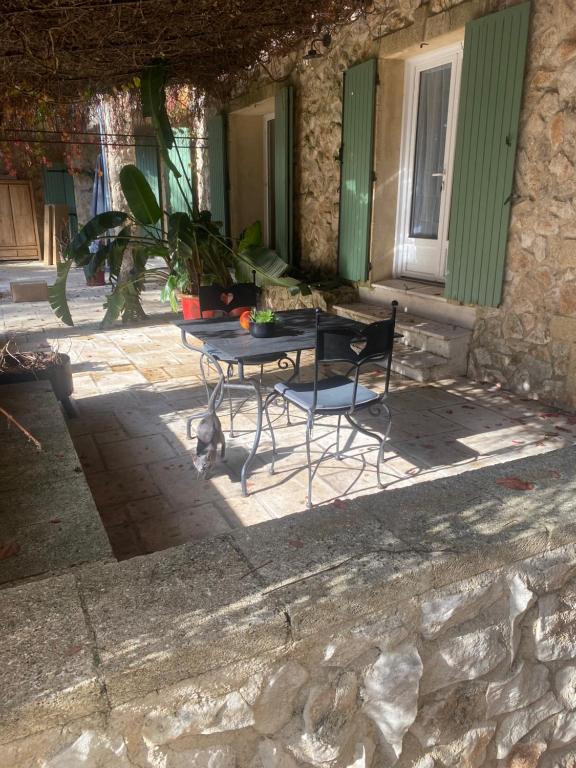 Een patio of ander buitengedeelte van Mas de l'ile