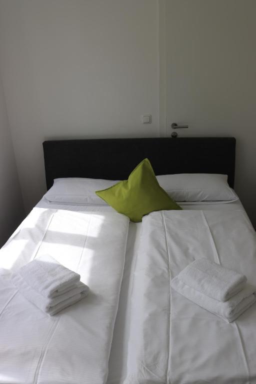 Postel nebo postele na pokoji v ubytování meywohnen Stadthaus Bad Aibling