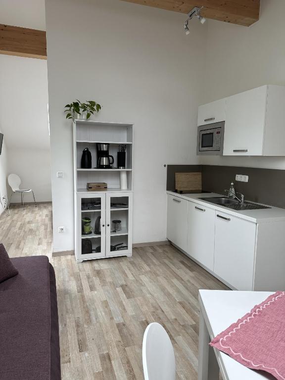 Kuchyň nebo kuchyňský kout v ubytování meywohnen Stadthaus Bad Aibling