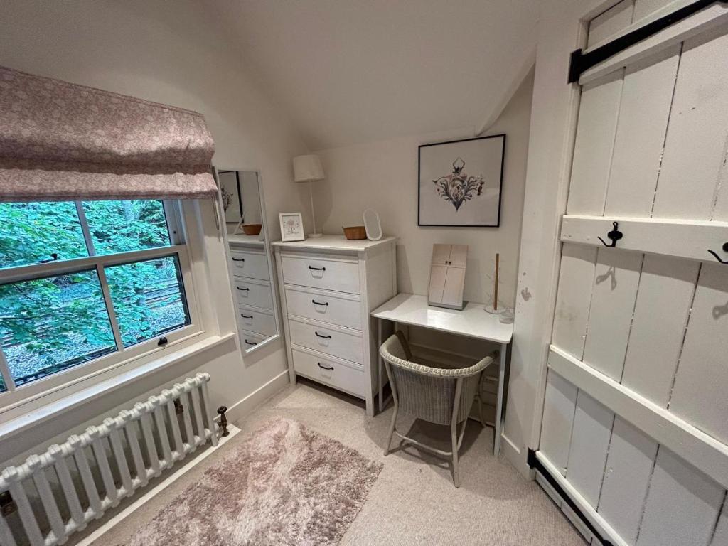 Dapur atau dapur kecil di Railway Junction Cottage & The Cabin by NewFo rest