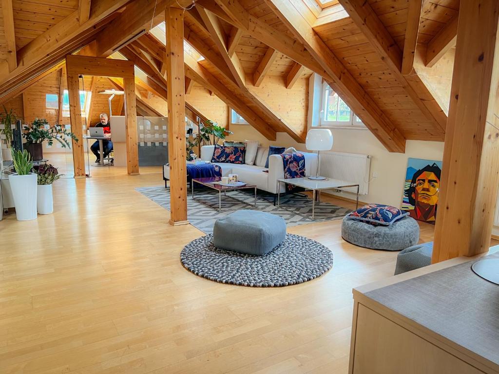Posezení v ubytování "SONNTAGSGLÜCK" - Premium Apartments Seekirchen, ruhiges Feriendomizil im Grünen, gemeinsamer Poolarea