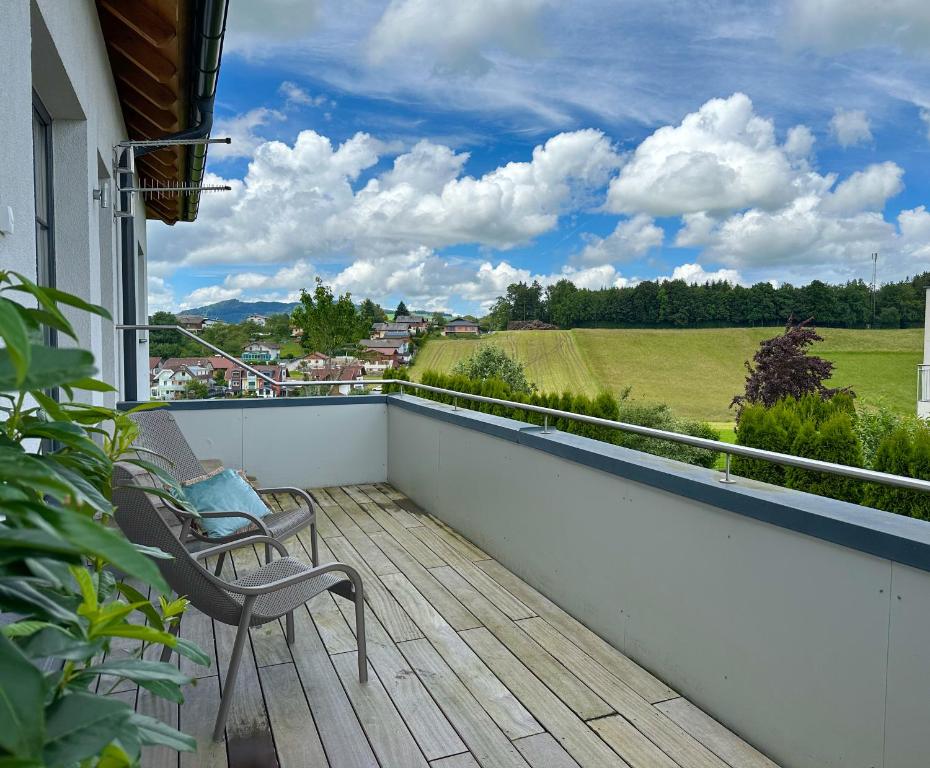 Balkón nebo terasa v ubytování "SONNTAGSGLÜCK" - Premium Apartments Seekirchen, ruhiges Feriendomizil im Grünen, gemeinsamer Poolarea