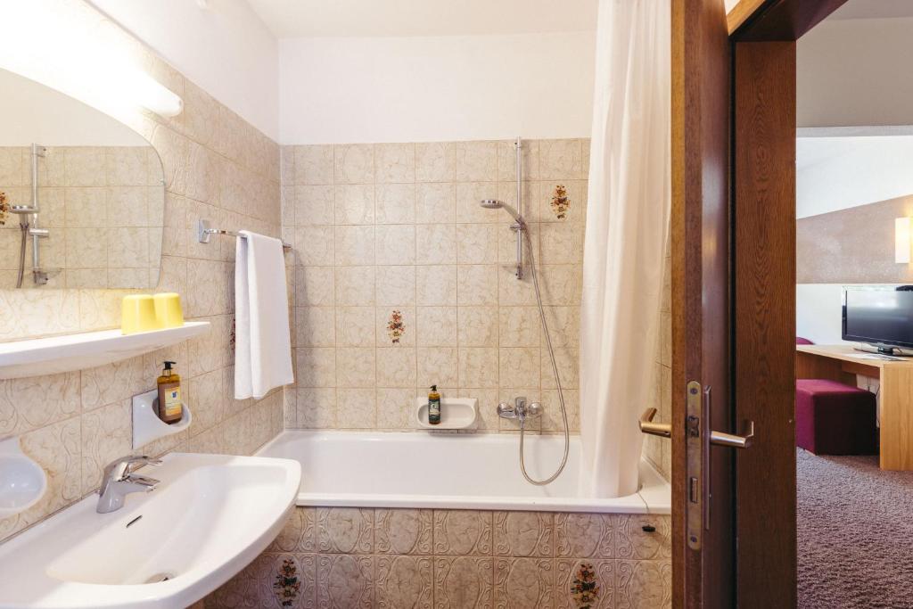 Martinerhof's Brauhotel - Habitación Doble Amplia Anexo Sin Balcón