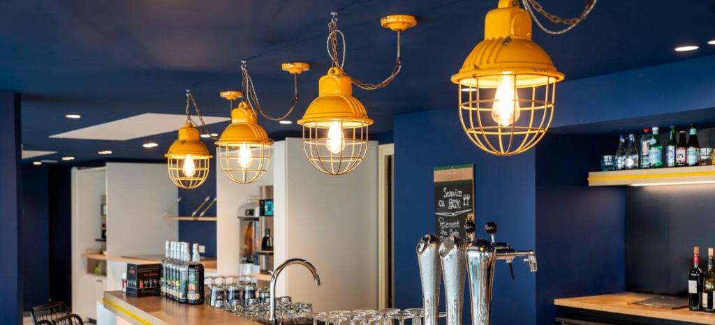 Lounge nebo bar v ubytování ibis Styles Morlaix