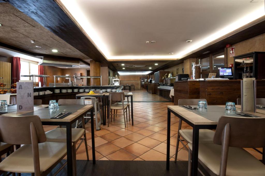 Restaurace v ubytování Hotel Màgic Ski