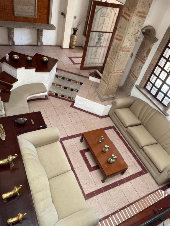 an overhead view of a living room with couches and a table at Casa Don Pedro in Apozol