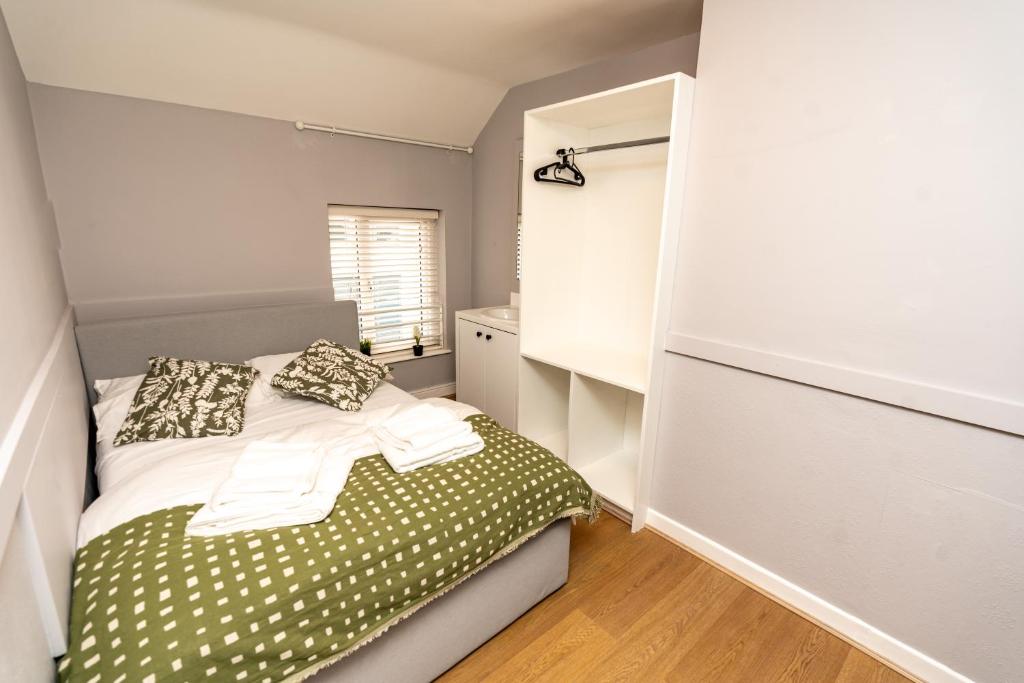 Postel nebo postele na pokoji v ubytování Talbot Street Guest House