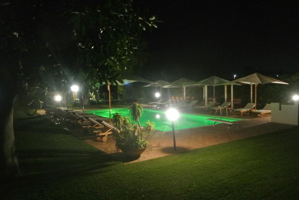 Bazén v ubytování Villa Carlotta Resort nebo v jeho okolí