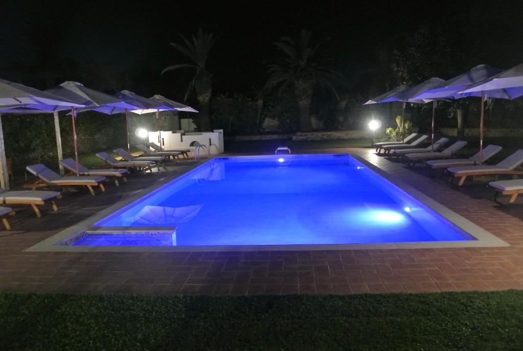 Bazén v ubytování Villa Carlotta Resort nebo v jeho okolí