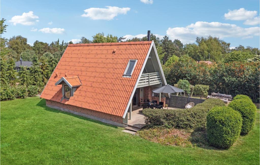 En have udenfor Amazing Home In Samsø With Kitchen