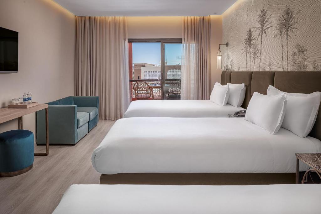Postel nebo postele na pokoji v ubytování Grand Plaza Marrakech