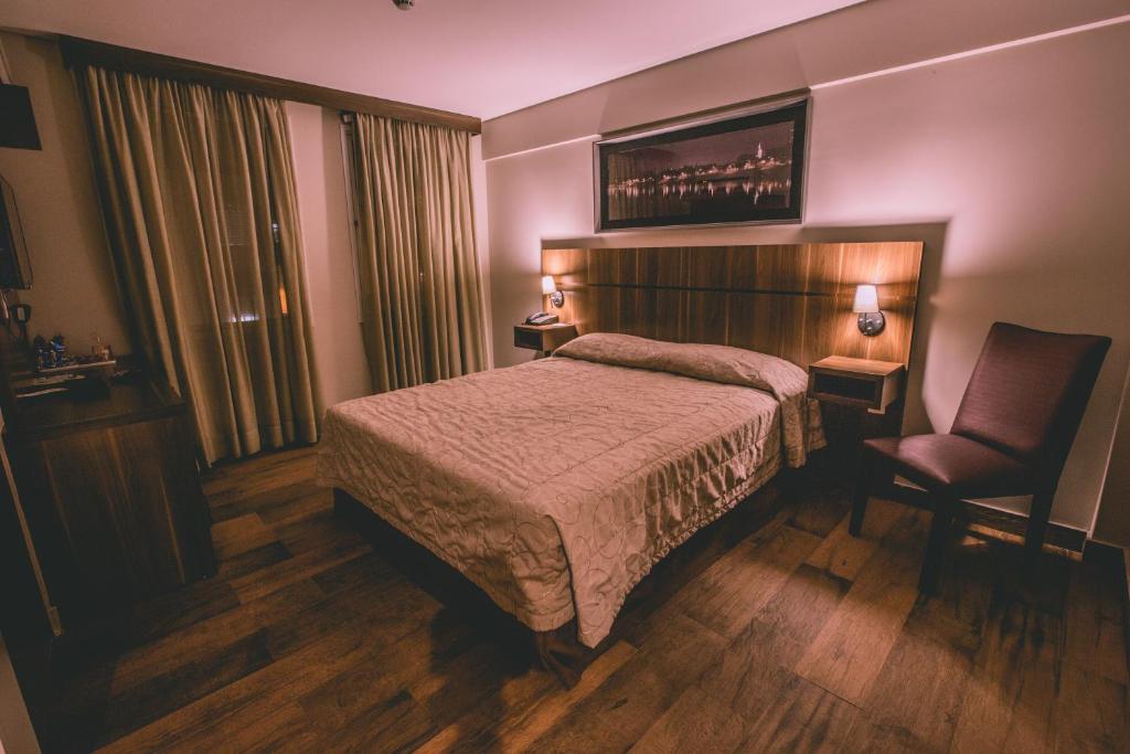  Prado Hotel Business