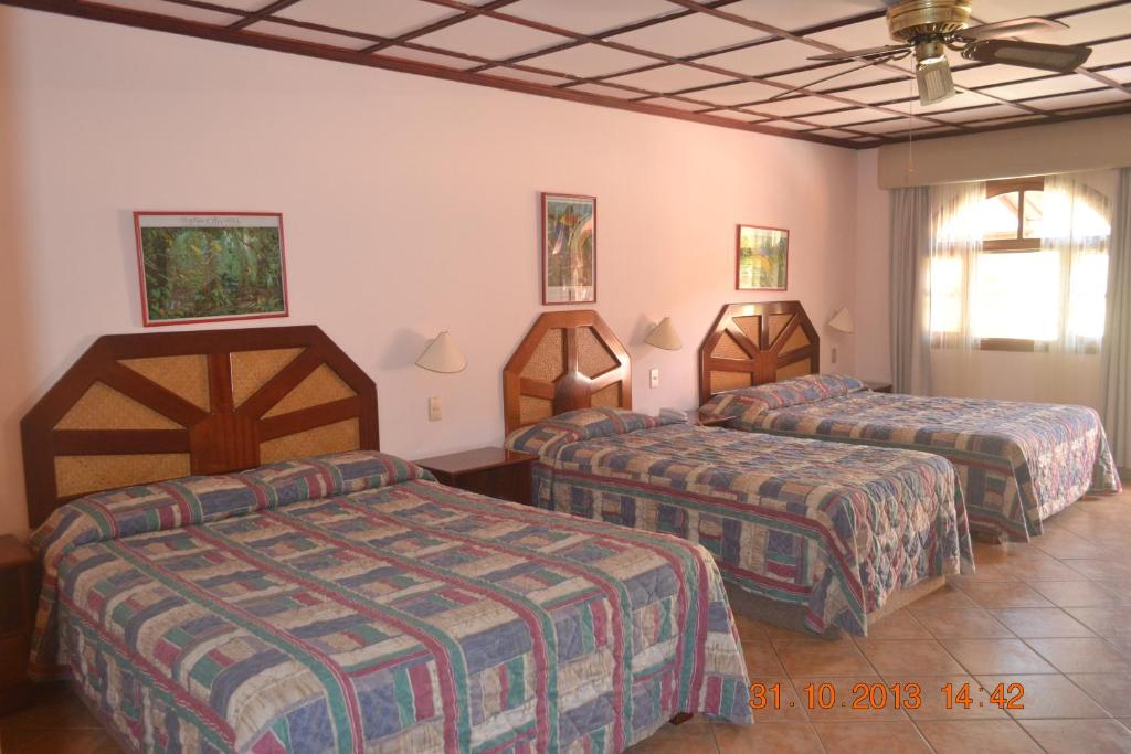 Postel nebo postele na pokoji v ubytování El Tucano Resort & Thermal Spa