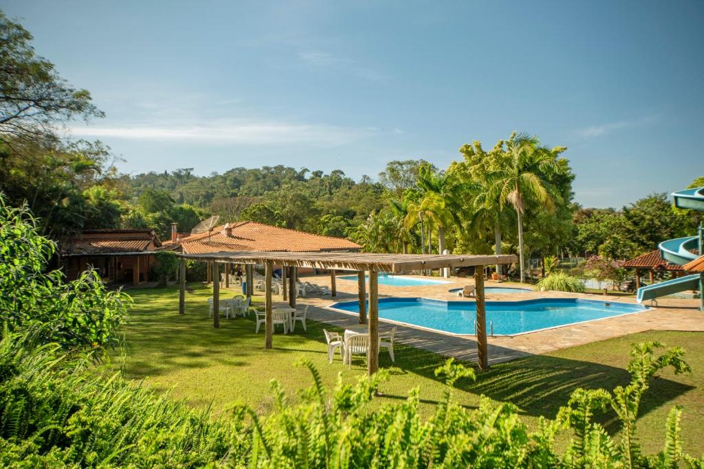 Hồ bơi trong/gần Hotel Fazenda Reviver