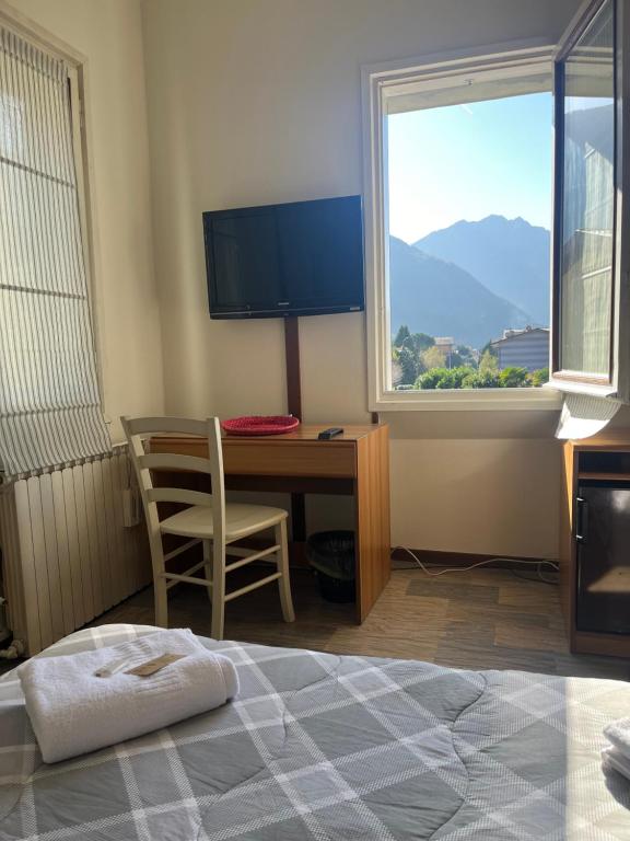 Nespecifikovaný výhled na hory nebo výhled na hory při pohledu z hotelu