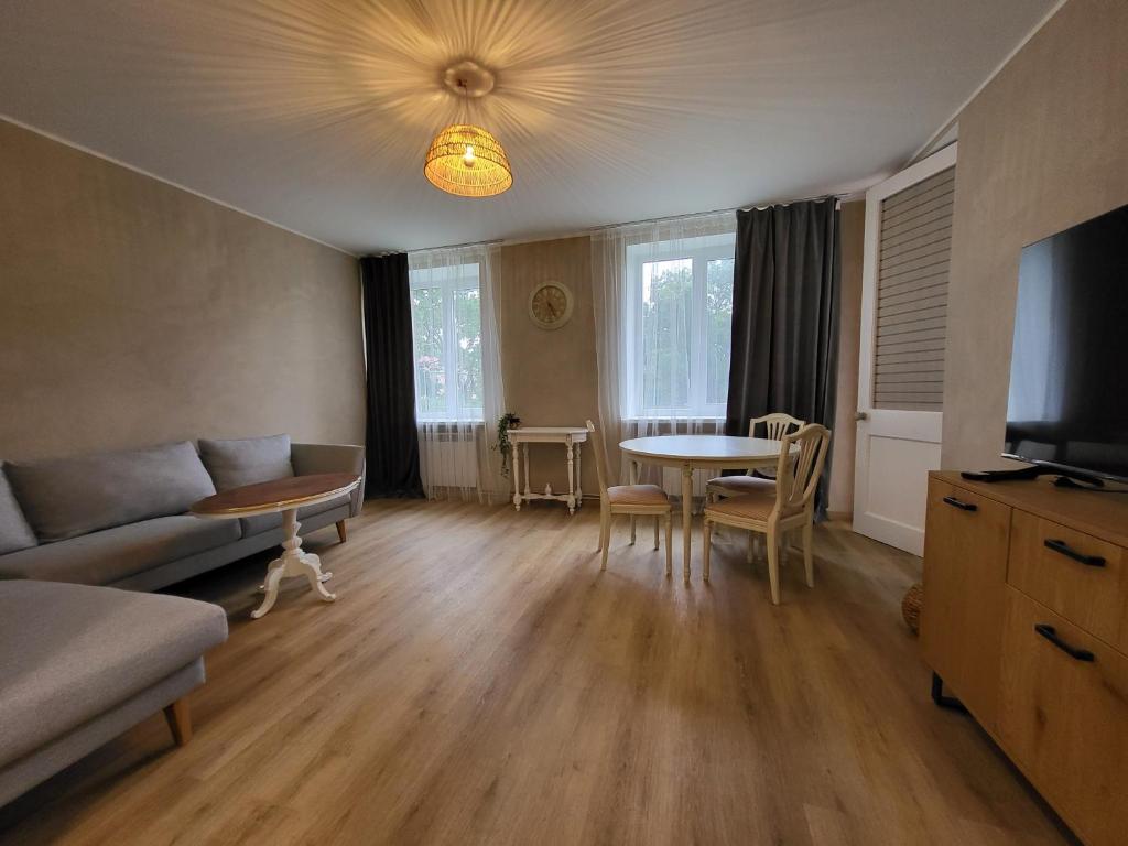 TV a/nebo společenská místnost v ubytování Nooruse Charm Apartment