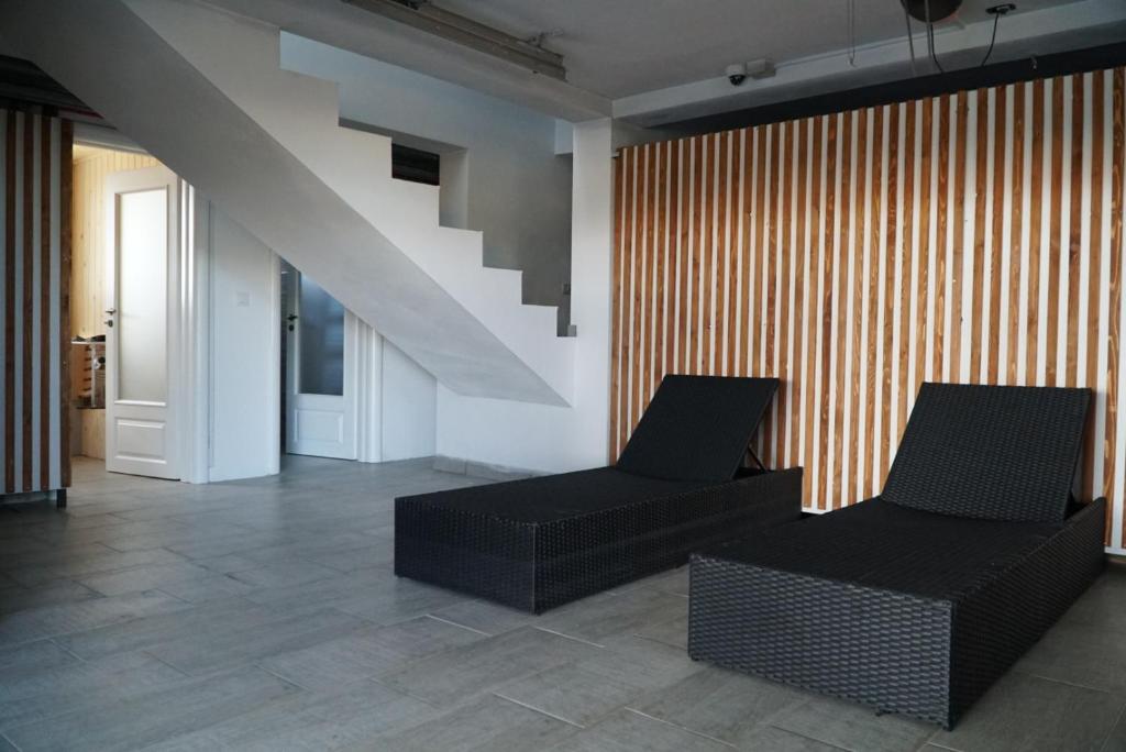Area soggiorno di Alpine Blu - Horezu - Varful lui Roman - Sauna, Hot Tub & Gym