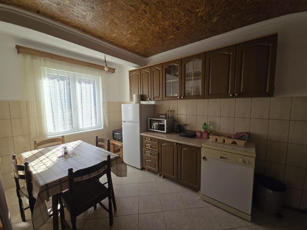 Kuchyň nebo kuchyňský kout v ubytování Rural Household Baltic