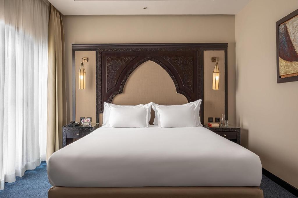 Postel nebo postele na pokoji v ubytování Grand Plaza Marrakech