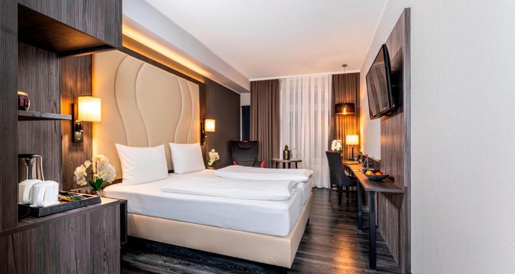 Postel nebo postele na pokoji v ubytování PLAZA Premium Parkhotel Norderstedt
