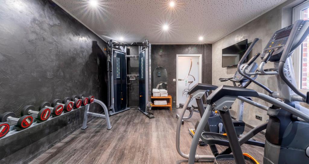 Fitness centrum a/nebo fitness zařízení v ubytování PLAZA Premium Parkhotel Norderstedt
