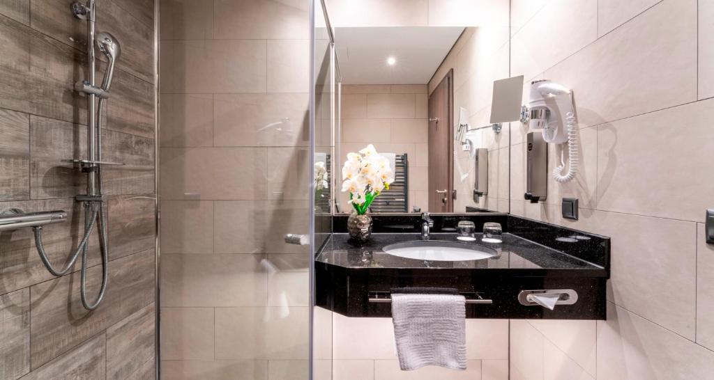 Koupelna v ubytování PLAZA Premium Parkhotel Norderstedt