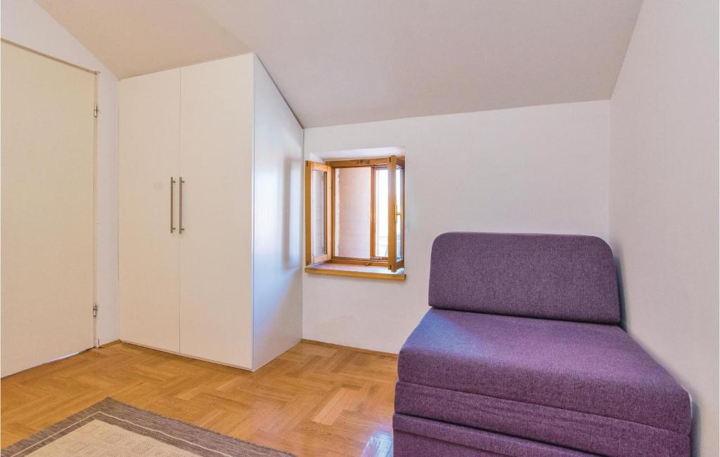 Posedenie v ubytovaní Three-Bedroom Holiday Home In Krusevo