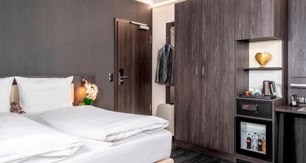 PLAZA Premium Parkhotel Norderstedt - 4人部屋