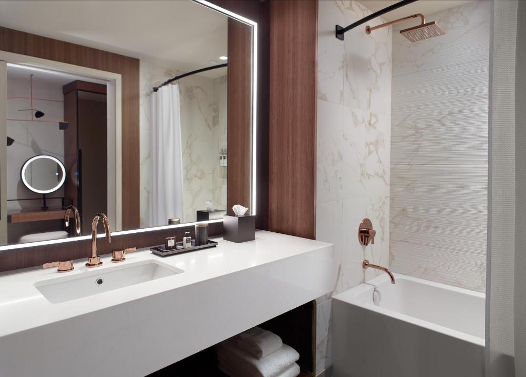 Omni Boston Hotel at the Seaport - 