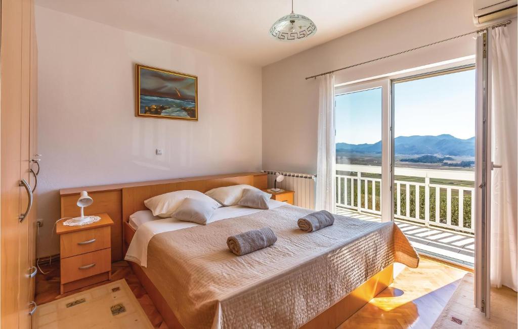 Posteľ alebo postele v izbe v ubytovaní Four-Bedroom Holiday Home In Veliki Prolog