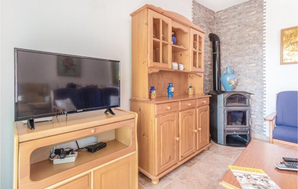 TV a/nebo společenská místnost v ubytování Cozy Home In Nerja With Wifi