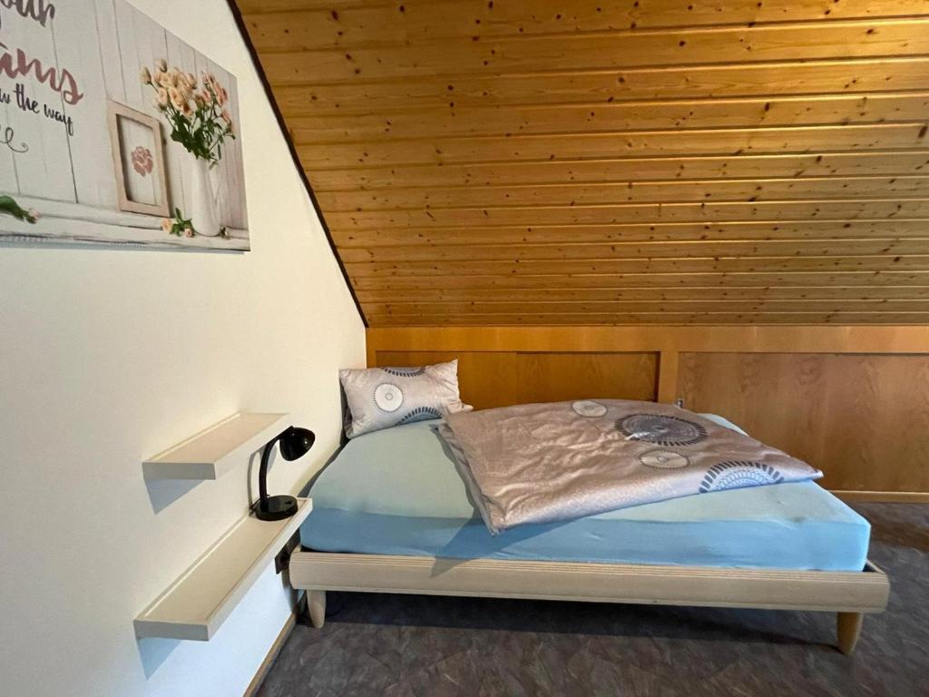 Ένα ή περισσότερα κρεβάτια σε δωμάτιο στο Ferienwohnung Reblandblick