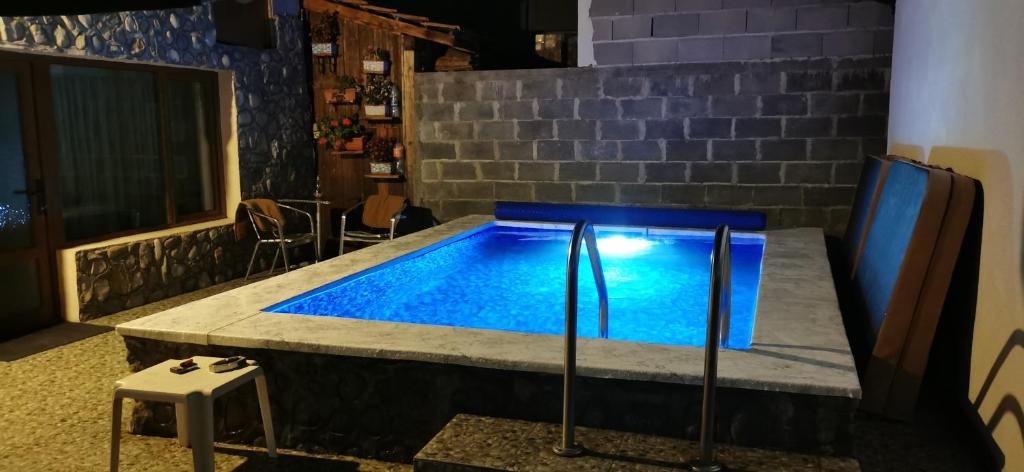 Bazén v ubytování Banya Guest Rooms 23 nebo v jeho okolí