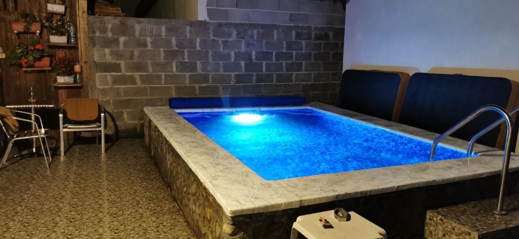 Bazén v ubytování Banya Guest Rooms 23 nebo v jeho okolí