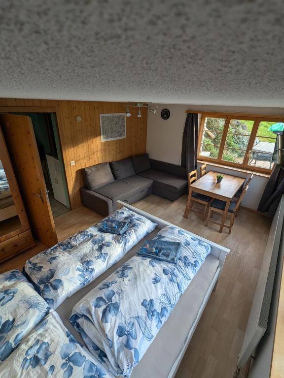 Postel nebo postele na pokoji v ubytování Zimmer in Adelboden
