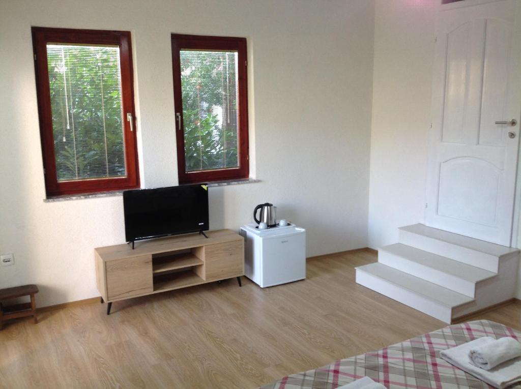TV a/nebo společenská místnost v ubytování Villa OHRID -"LAKE VIEW"
