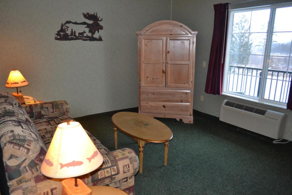 Crooked River Lodge - King Room With Balcony