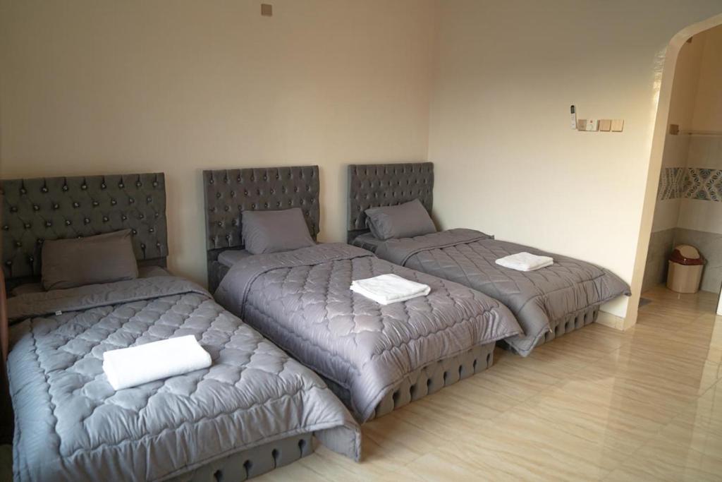 Postel nebo postele na pokoji v ubytování SLASEL JABAL SHAMS HOUsE