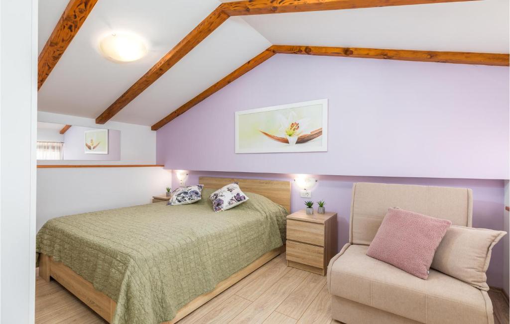 Łóżko lub łóżka w pokoju w obiekcie 4 Bedroom Gorgeous Home In Vodnjan