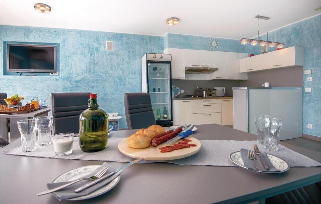 Kuchyň nebo kuchyňský kout v ubytování Cozy Home In Varazdinske Toplice