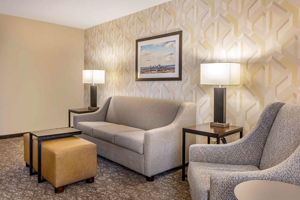 Drury Inn & Suites St. Louis-Southwest - King Suite Con Sofá Cama