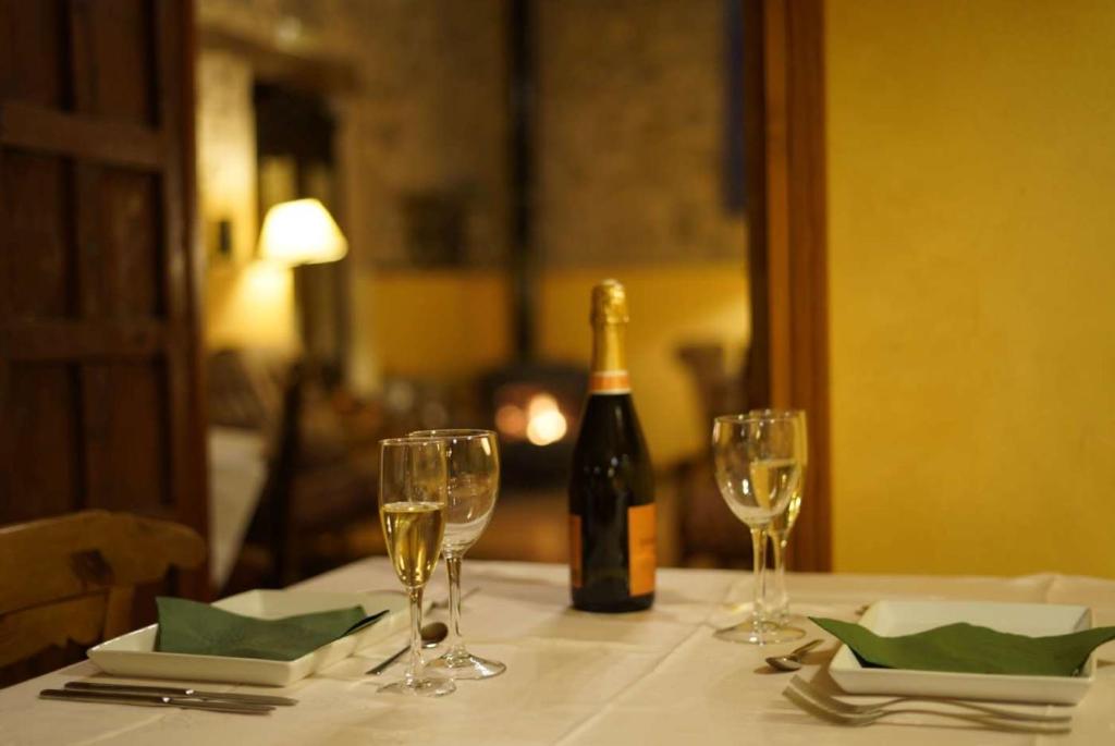 Nápoje v ubytování Hotel Rural Mas Fontanelles