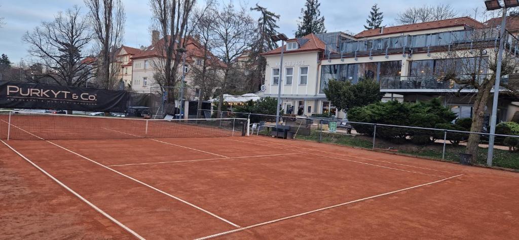 Tenis a/nebo squash v ubytování Tenis Cibulka Suites nebo okolí