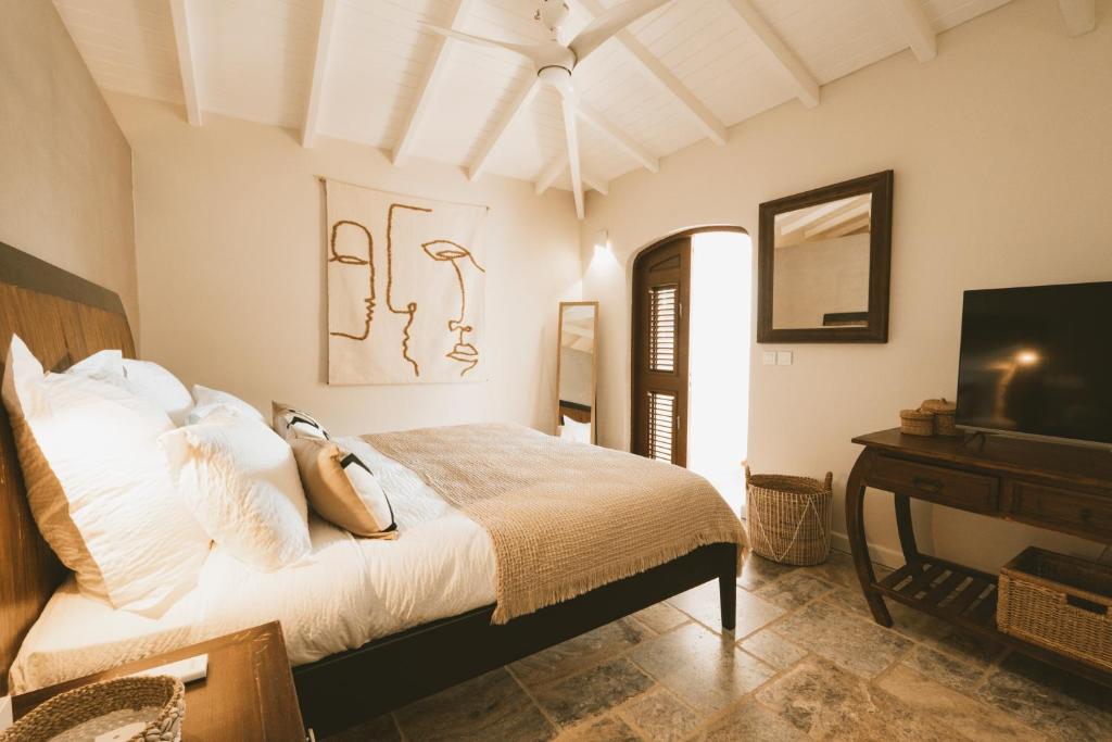 Postel nebo postele na pokoji v ubytování La Villa Hibiscus, Saint Martin