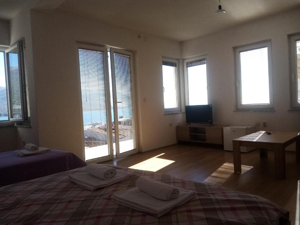 Postel nebo postele na pokoji v ubytování Villa OHRID -"LAKE VIEW"