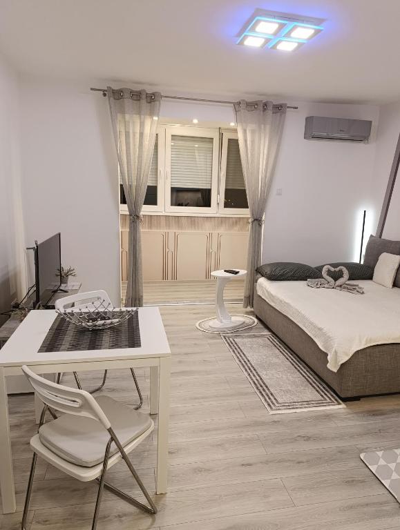 Postel nebo postele na pokoji v ubytování Studio Lara