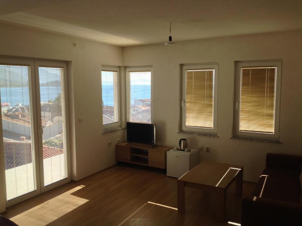 TV a/nebo společenská místnost v ubytování Villa OHRID -"LAKE VIEW"