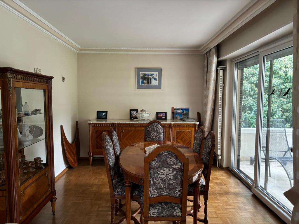 Steps from Basel and Train Spacious 120 m2 Apartment in Saint Louis with Terrace and Garden – photo 5