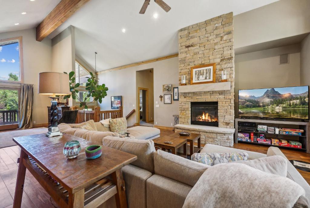 a living room with a fireplace and a tv at Mountain Luxury, Sleeps 10, Private Hot Tub, 15 Min to Canyons, Ideal for Family Getaways! in Park City